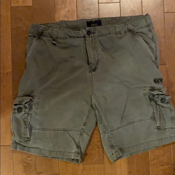 🌊 BUFFALO CARGO SHORTS! 🌊 - Picture 2 of 5